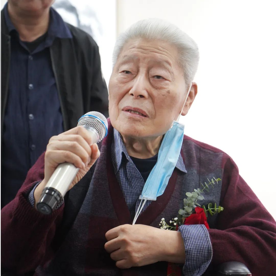 著名畫家賀澤海先生宣布展覽開幕.jpg