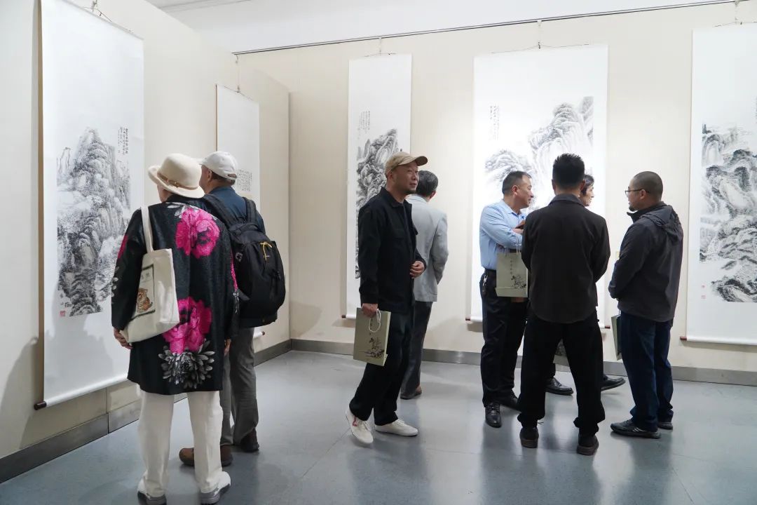 觀眾參觀1.jpg